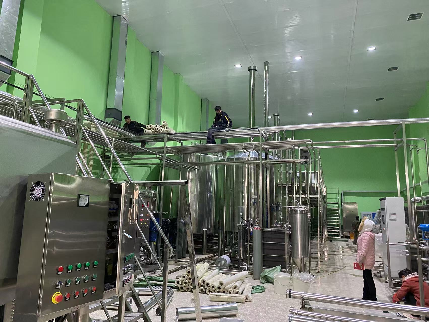 龙井精酿啤酒设备厂—精酿啤酒设备制造：传承工艺与创新科技的交融